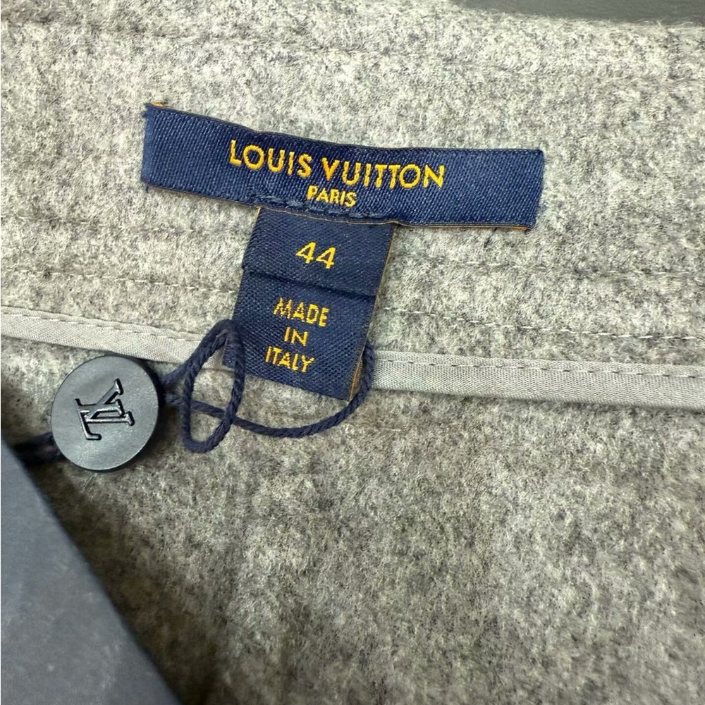 ❌sold❌Authentic Louis Vuitton Gray and White Mini Skirt - Picture 4 of 6